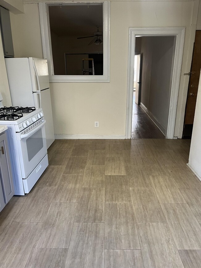 Photo - 527 Willow Ave