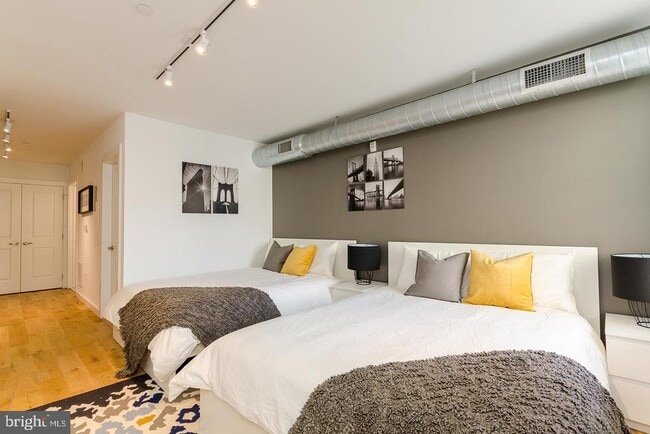 Building Photo - 224 Church St Unit 417