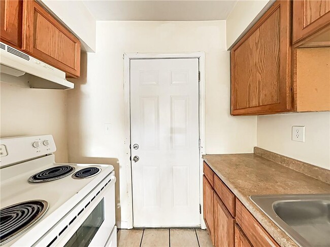 Photo - 177 Lawton St SW