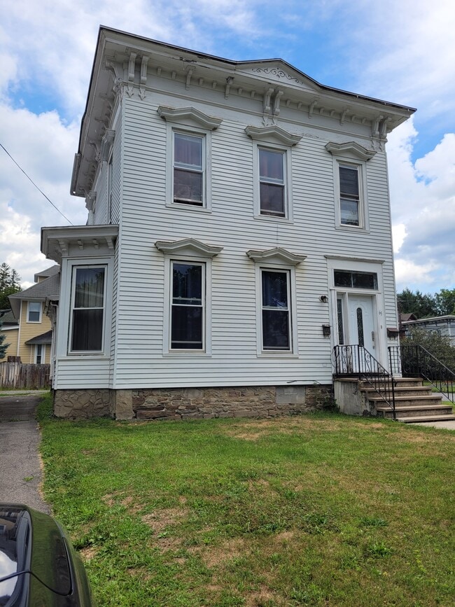 65 Ctr St  