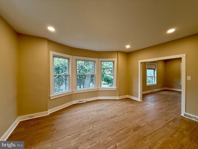Photo - 415 Woodside Ave