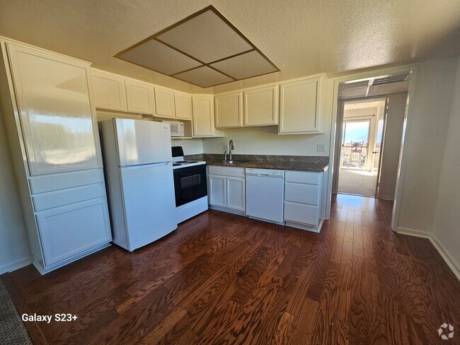 Building Photo - ADORABLE 1 BED/1 BATH CONDO