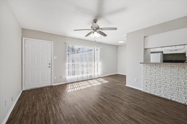 Photo - 201 Emerson St Unidad 17