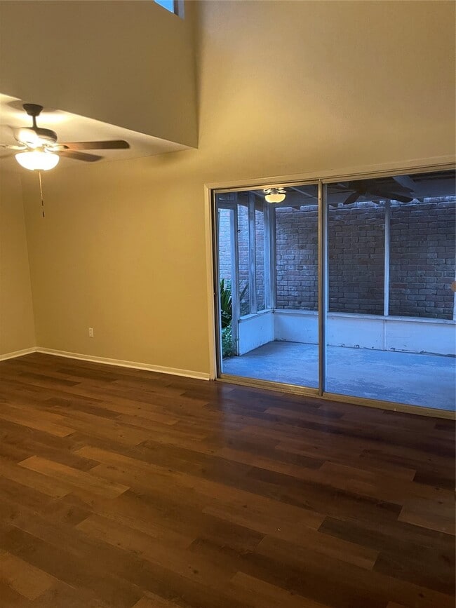 Photo - 4809 Oak Hollow St