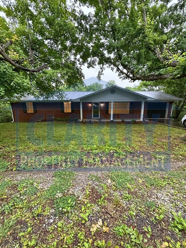 Three bedroom home w/ lots of storage! - Three bedroom home w/ lots of storage!