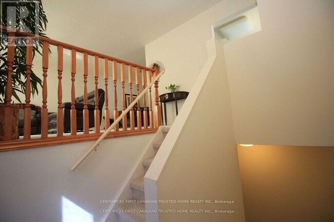 Photo - 893 Lawson Rd