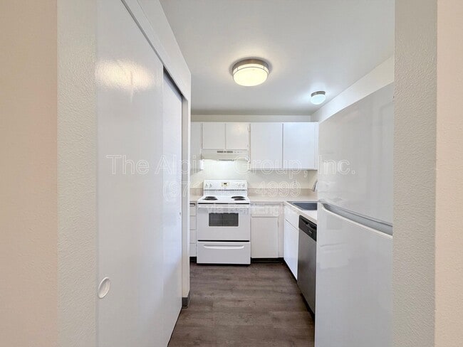 Photo - 3800 NW Chemult Pl