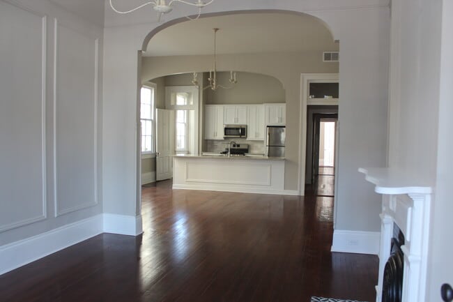 Building Photo - 1510 Calhoun St Unit 1510