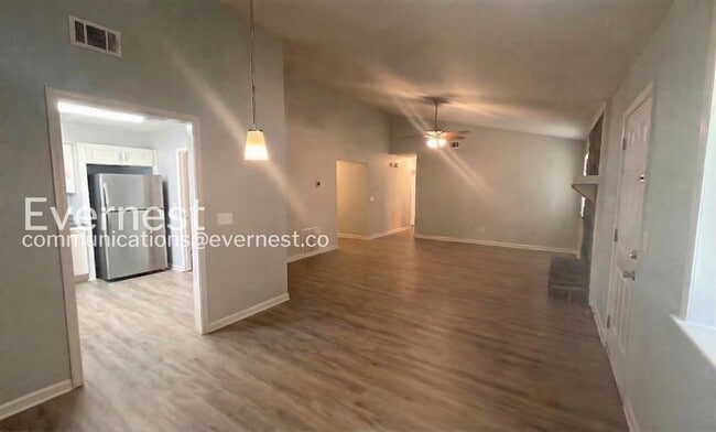 Photo - 1085 Samuel Dr