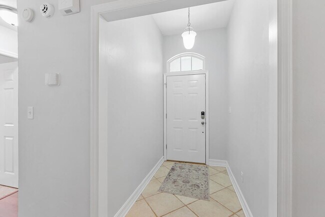 Photo - 2521 Heathrow Dr House