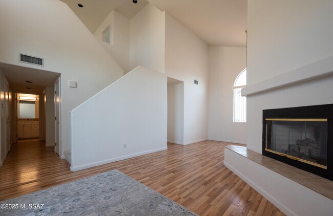 4339 E Samantha Dr