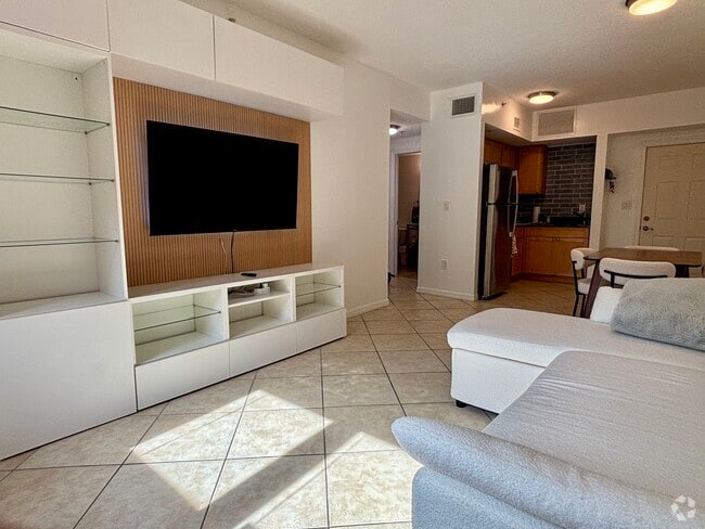 Building Photo - 2630 SW 28th St Rental