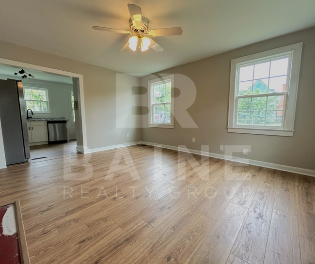 Photo - 2131 Woodbine Ave