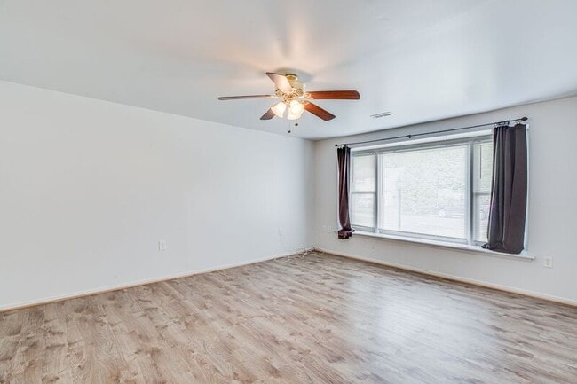 Photo - 825 Barkley Dr