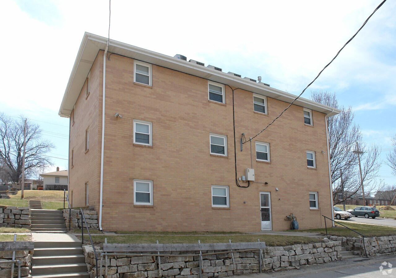 Photo - 4680 Harrison St