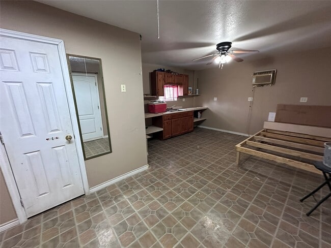 Building Photo - 1204 Co Rd 408