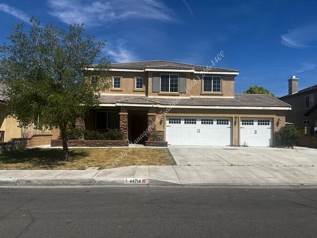 Beautiful Spacious 5 Bedroom Home Located ... - Beautiful Spacious 5 Bedroom Home Located ...