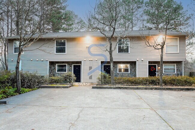 Building Photo - Move in before December 31st and get $100 OFF your rent for the first 3 months — PLUS a $250 Amaz... Unit C