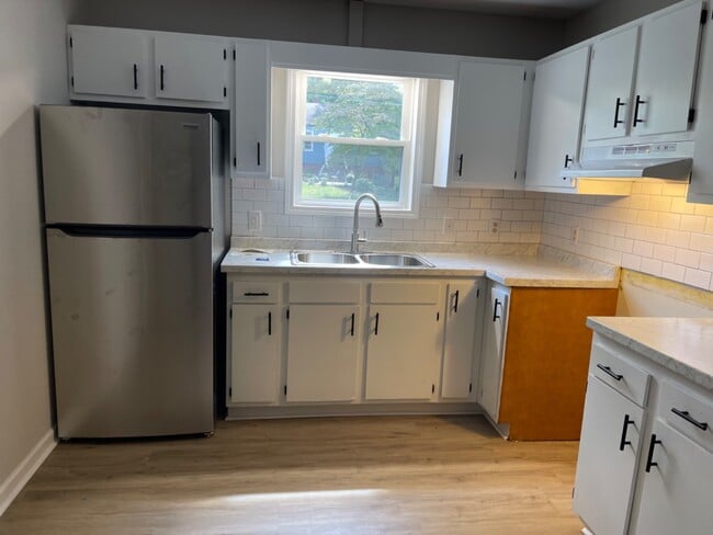 Photo - 108 Berry St