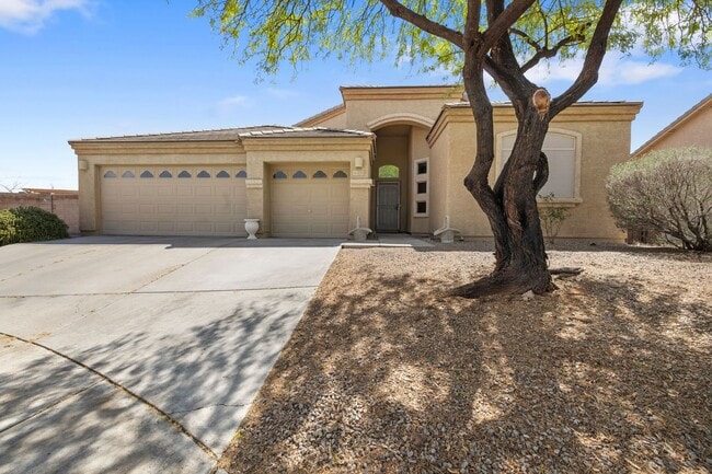 Beautiful Home with Pool and Spa and 3 car... - Beautiful Home with Pool and Spa and 3 car...