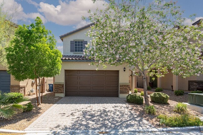 Building Photo - Convenient SW location 3 bedroom 2.5 Bath  plus loft
