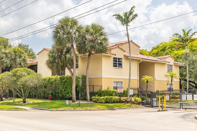 Photo - Royal Poinciana Condominium