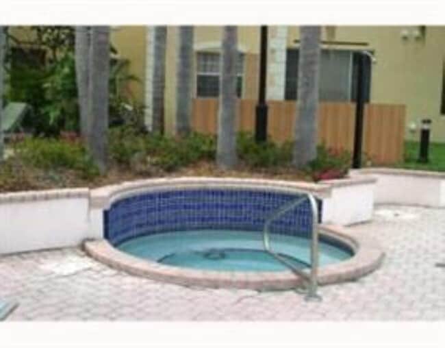 Photo - 2810 N Oakland Forest Dr Unit 304