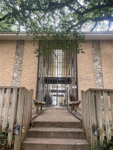 Building Photo - 3500 Routh St Unit 2