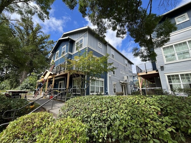 Building Photo - Sherwood Corner 3 Bed 2.5 Bath Townhome on top floor~ Reserved Parking and Washer & Dryer and Co...