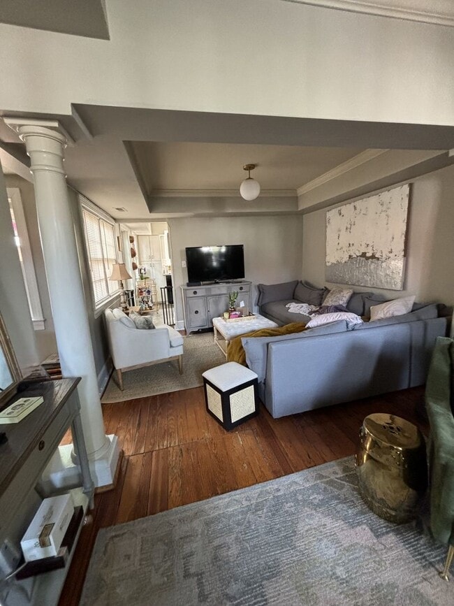 Photo - 408 Queen St