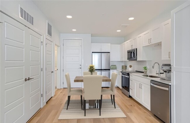 Photo - $0 DEPOSIT OPTION. ONE BED ONE BATH TOP FLOOR CONDO WITH MOUNTAIN VIEWS!!! Unit 402