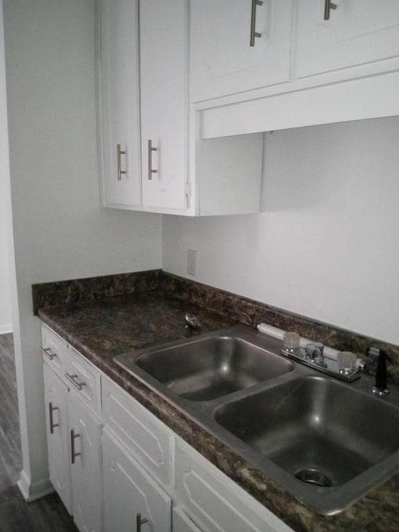 Photo - 300 Apache Dr