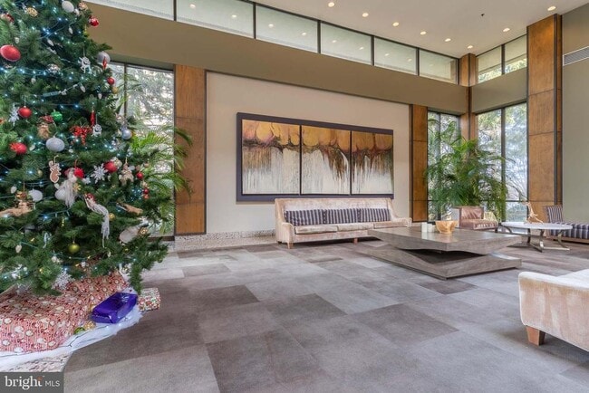 Photo - 3709 S George Mason Dr Unidad 115