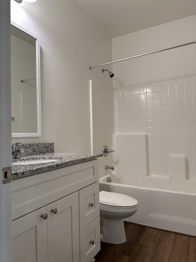 Photo - Spacious 4-Bedroom in Riverside with 3 Full Baths - 2700 Sq Ft of Space