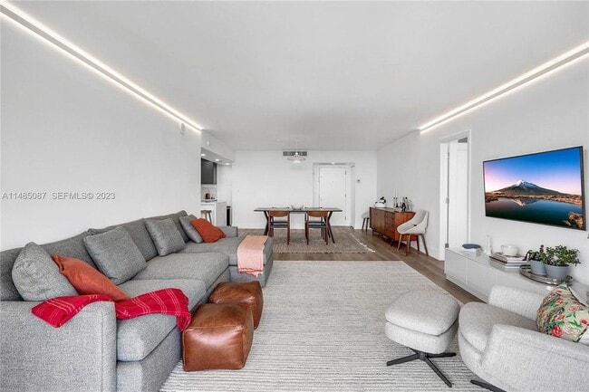 Photo - 780 NE 69th St