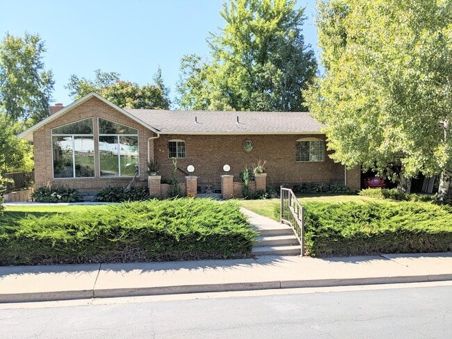 Building Photo - 846 E 300 N Unit Basement apartment