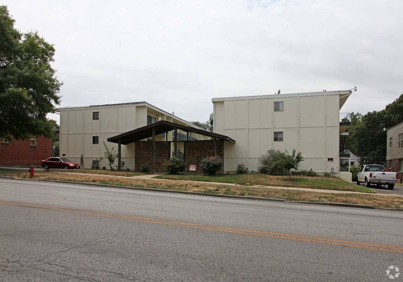Photo - Belmont Plaza Apartments