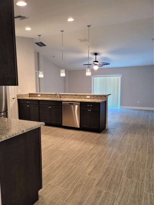 Photo - 459 SW Paar Dr