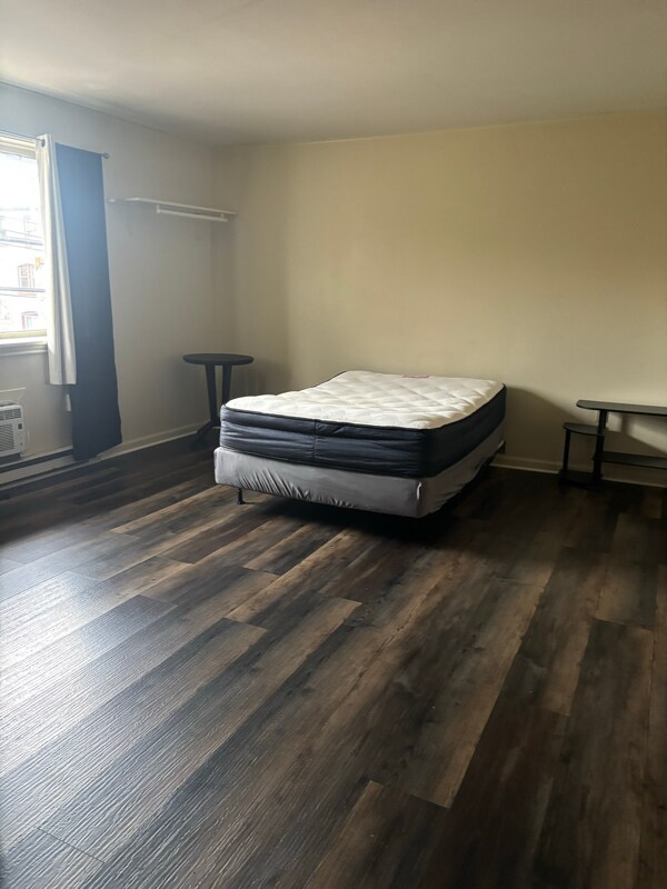 Photo - 1635 Centre Ave