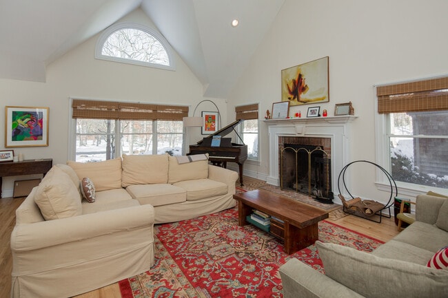 Photo - 19 Grape Arbor Ln