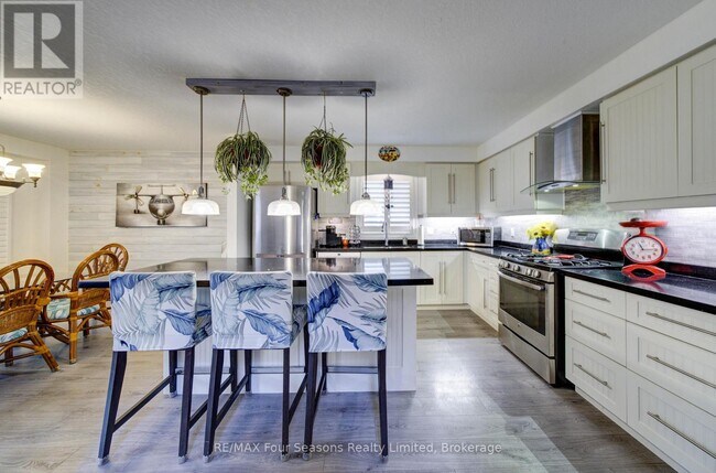 Photo - 9 Brooke Ave