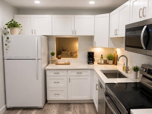 Building Photo - 7960 N Colony Cir Unit 104