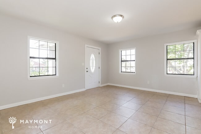 Photo - 690 Formosa Ave