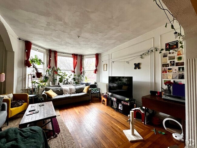 Building Photo - 144 Coolidge St Unit 1 Rental