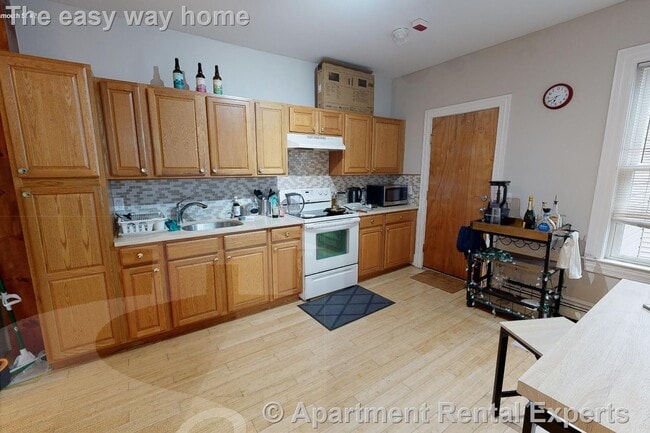 Building Photo - 27 Portsmouth St Unit #2