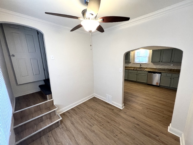 Photo - 3323 Halsted St