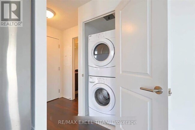 Photo - 400 Adelaide St E Unité 1715