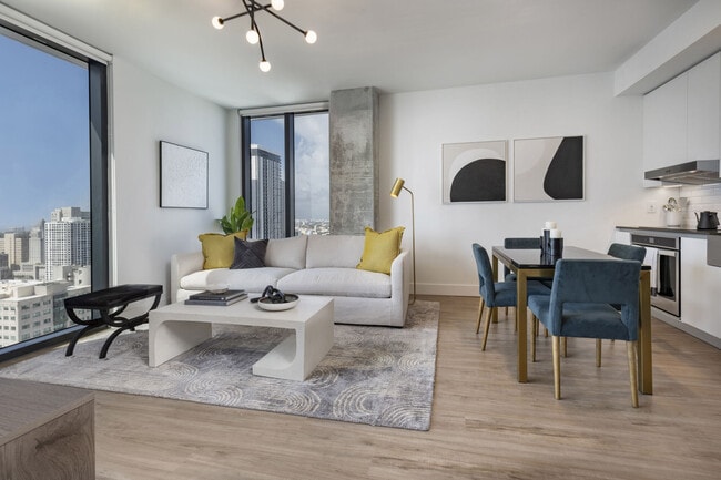 Photo - BEZEL MIAMI WORLDCENTER