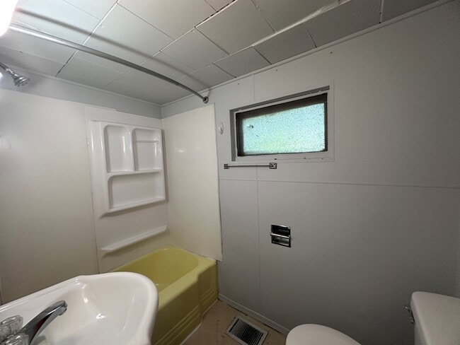 Photo - 215 Cook-