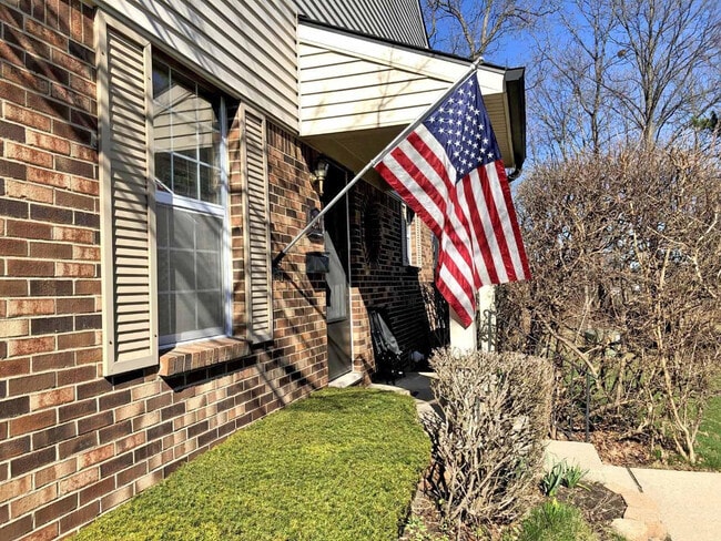 Photo - 3456 Burbank Dr